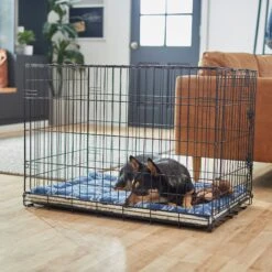 Frisco Plush Tri-fold Arrow Print Dog Crate Mat -The Pet Haven Shop 255998 PT5. AC SS1800 V1616121684