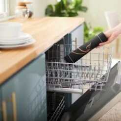 Frisco Silicone Fish Print Dog & Cat Food Mat, Black 13 Frisco Silicone Fish Print Dog & Cat Food Mat, Black -The Pet Haven Shop 311953 PT5. AC SS1800 V1642543891